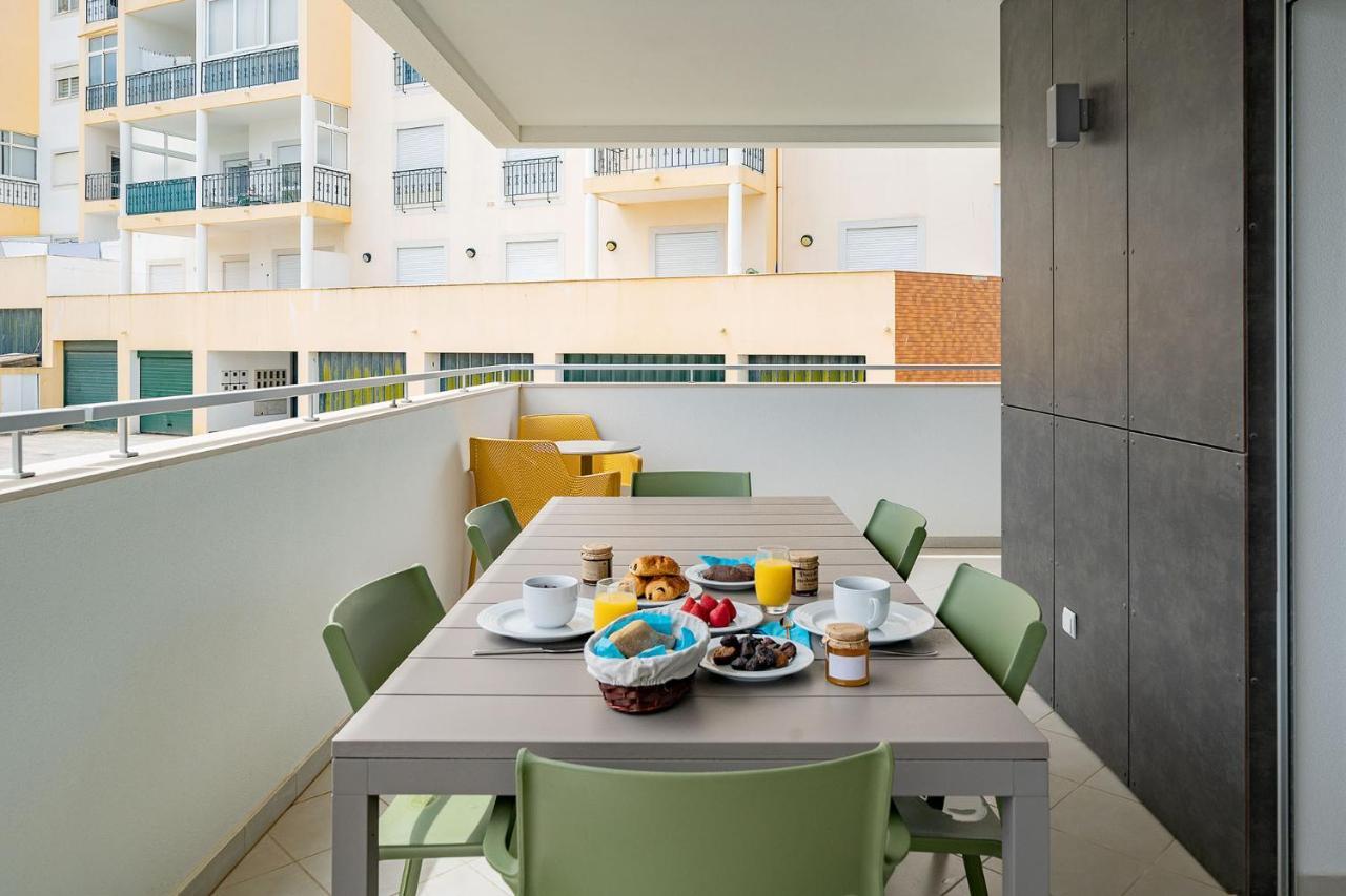 Sea Breeze Apartment *